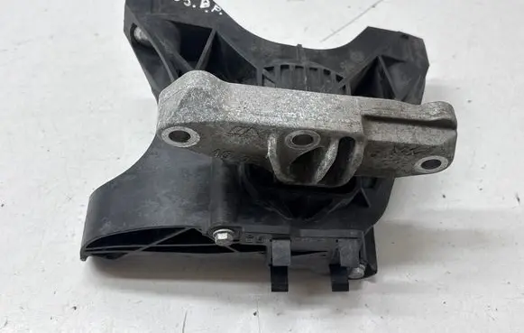 Citroen C5 Aircross Engine mount bracket 3331314008