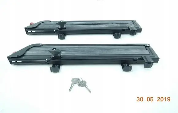 Hyundai Santa Fe Shock absorber/damper mounting bracket E8210-99003