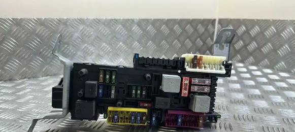 Mercedes-Benz E W212 Fuse box set 16706581