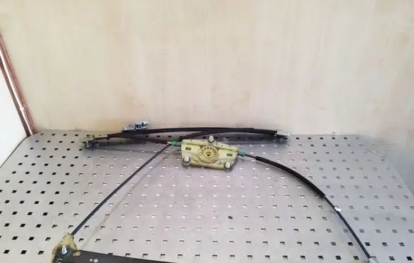Audi Q7 4L Front window lifting mechanism without motor 4L0837462A