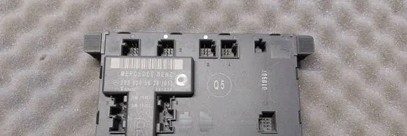 Mercedes-Benz C AMG W203 Door control unit/module 2038205626 351324