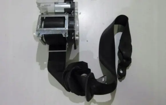 Mercedes-Benz ML W164 Front seatbelt