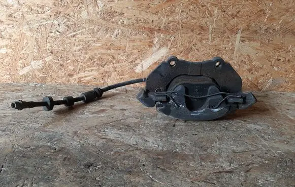 Volvo V40 Front brake caliper
