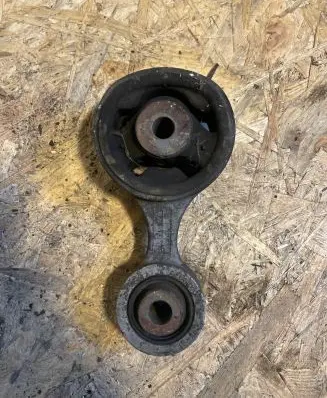 Honda CR-V Engine mount bracket 089007
