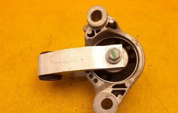 Peugeot 3008 III Engine mount bracket 9803703099