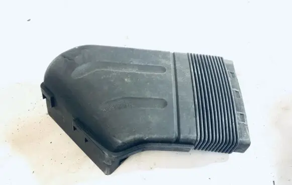 Audi A4 S4 B5 8D Air intake hose/pipe 8e0129617