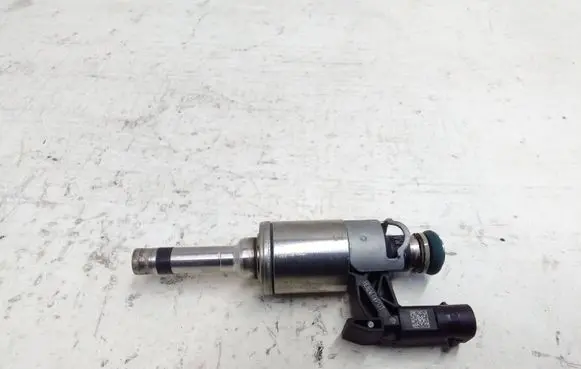 Audi A4 S4 B9 Fuel injector 0261500477 04E133036A