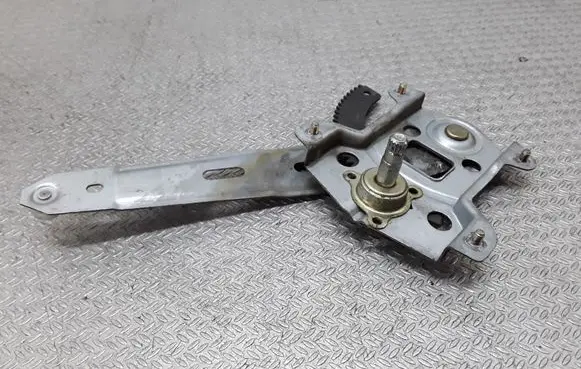 Rear door manual window regulator