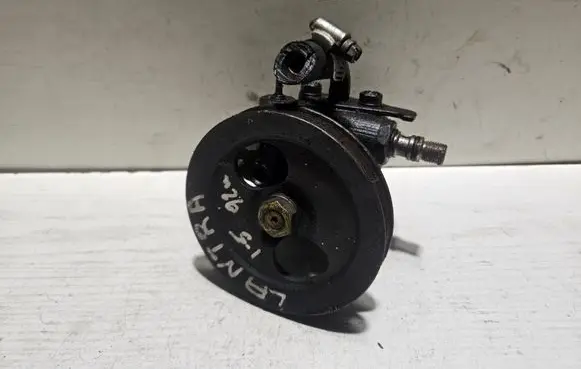 Hyundai Lantra I Power steering pump 5711028010