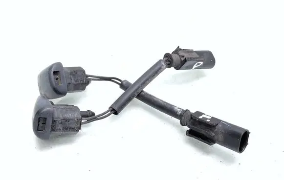 BMW 5 E60 E61 Windshield washer spray nozzle 7046060