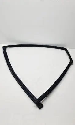 Nissan Pulsar Rubber seal rear door window/glass 823303ZL0A