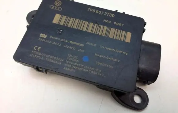 Volkswagen Touareg II Tire pressure control unit 7P6907273D