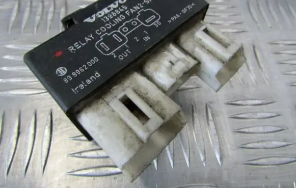 Volvo 850 Coolant fan relay 1398845