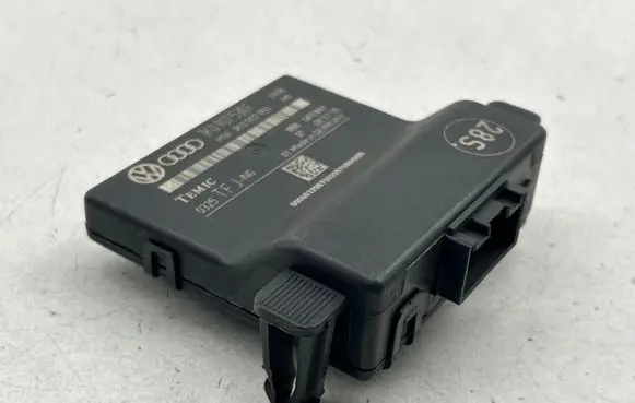 Volkswagen Golf V Gateway control module 1K0907530F 0325 1K0907951