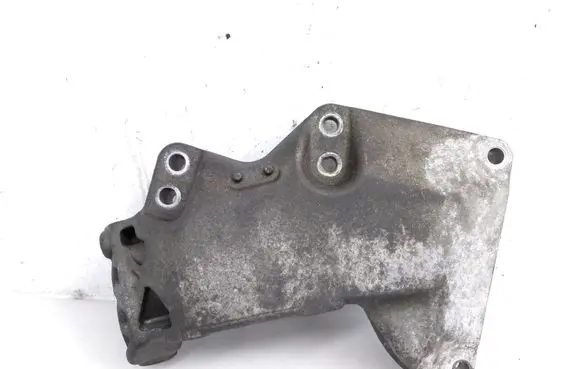 Mercedes-Benz Vito Viano W447 Engine mounting bracket A6222230001