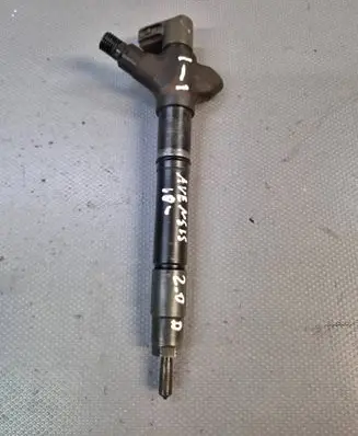 Toyota Avensis T270 Fuel injector 236700R100
