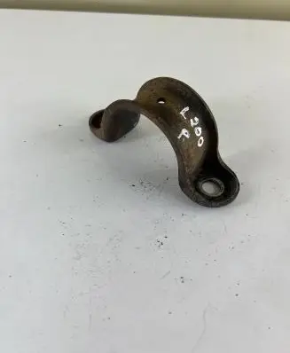Mitsubishi L200 Steering rack mounting bracket 