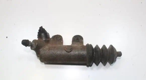 Toyota RAV 4 (XA30) Clutch slave cylinder 