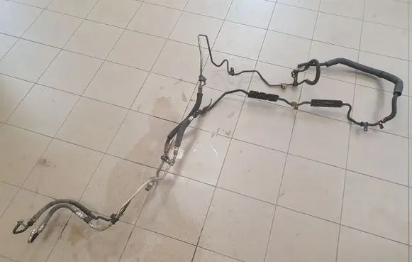 Gearbox oil cooler pipe/hose