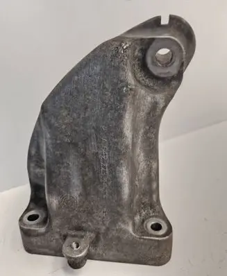 Mercedes-Benz E W213 Engine mounting bracket A6422234404
