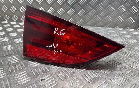 Tailgate rear/tail lights
