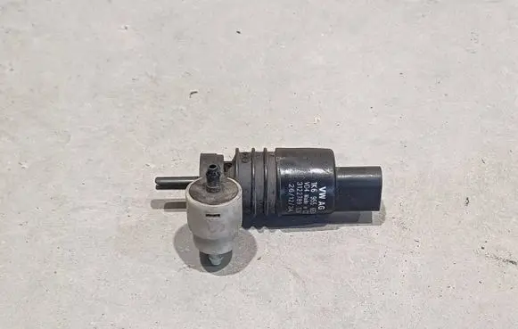 Skoda Octavia Mk3 (5E) Windscreen/windshield washer pump 1K6955651 3122789
