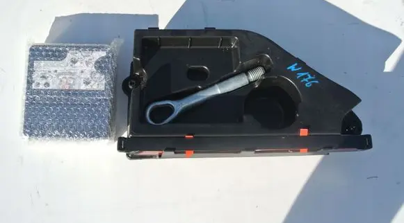 Mercedes-Benz A W176 Tool set 