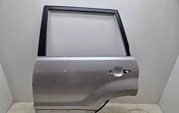 Suzuki Grand Vitara II Rear door