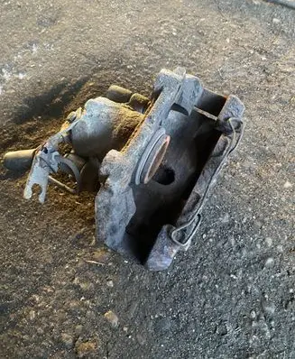 Volkswagen PASSAT B5 Front brake caliper