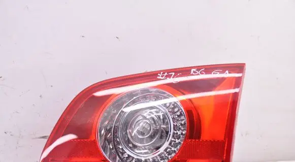 Tailgate rear/tail lights
