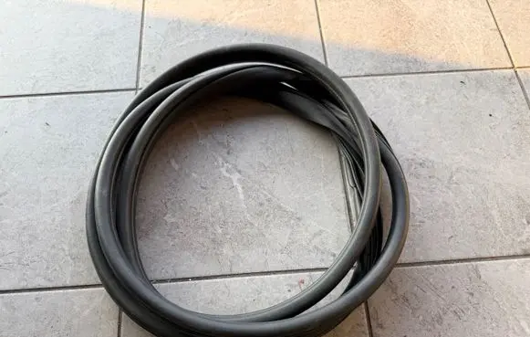 Volkswagen Amarok II Rear door rubber seal (on body) 