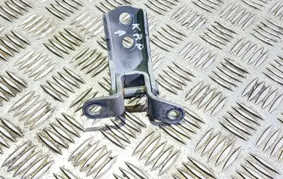 Toyota Avensis T250 Front door upper hinge