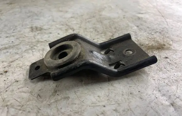 Nissan Patrol Y61 Radiator mount bracket 7n7158 D27n7158