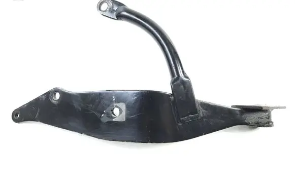 Engine mounting bracket