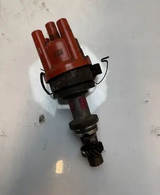 Volkswagen Golf III Spark distributor 050905205A
