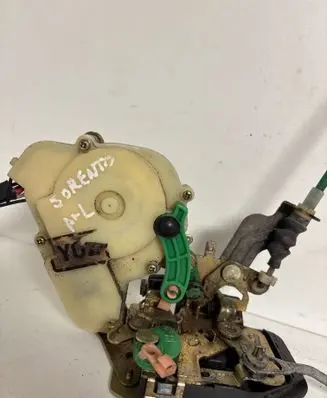 KIA Sorento Front door lock 040630