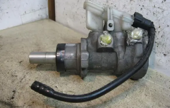Ford Focus Master brake cylinder