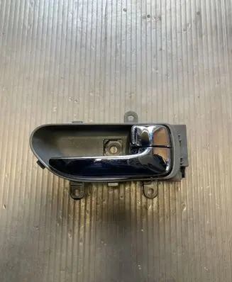 Nissan X-Trail T31 Front door interior handle 