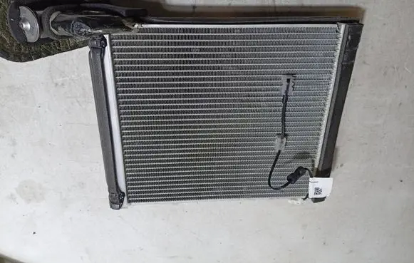 Toyota Prius+ (ZVW40) Air conditioning (A/C) radiator (interior) 447500-3691