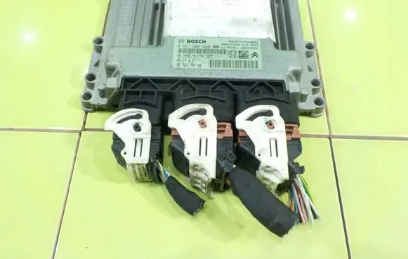 Citroen C4 II Engine control unit/module 9676379780