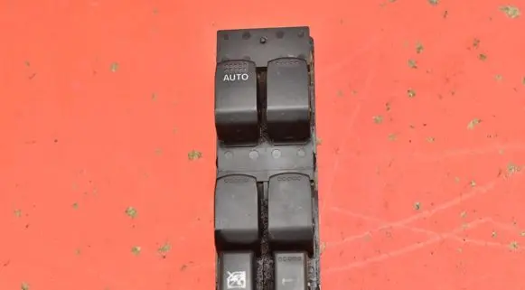 Suzuki SX4 Electric window control switch