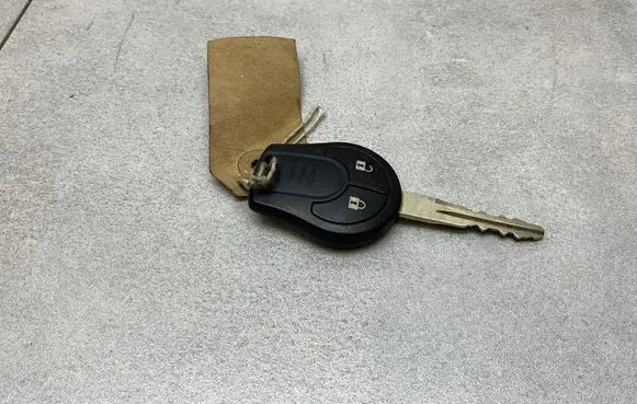 Nissan Juke I F15 Ignition key/card 