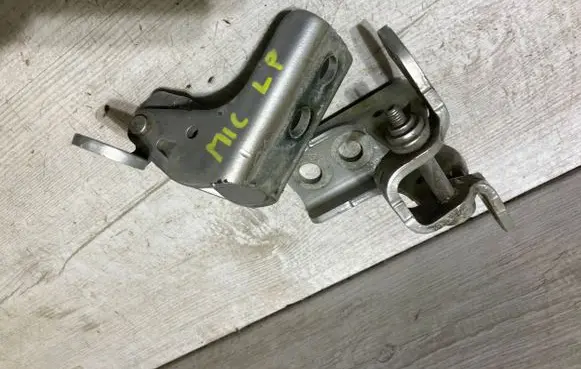 Front door hinge set