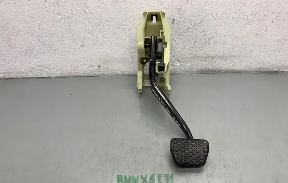 BMW X6 E71 Brake pedal 6791900