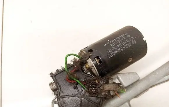 Volkswagen PASSAT B4 Wiper motor 0390241124