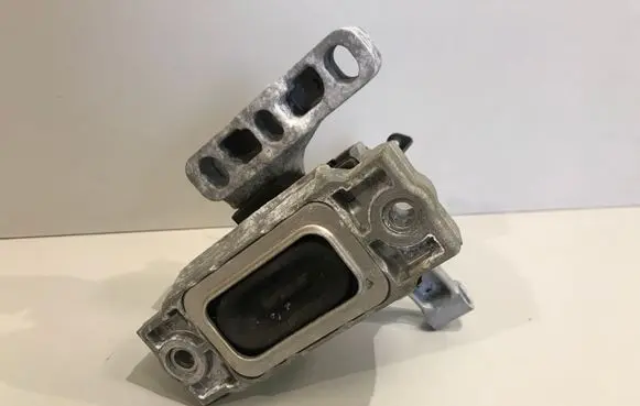 Volkswagen Tiguan Engine mount bracket 5N0199252 5N0199252L