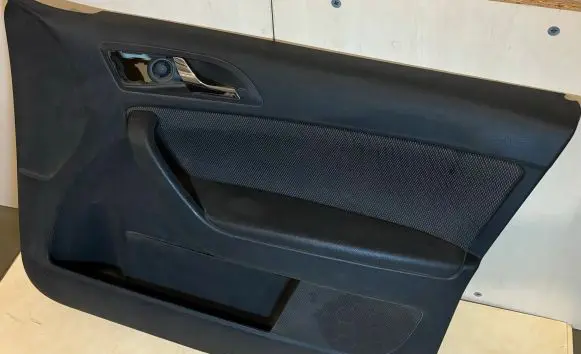 Skoda Yeti (5L) Front door card panel trim 5L1867012 5L1867006A