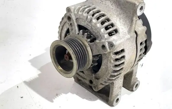 Opel Zafira C Generator/alternator 13587304B