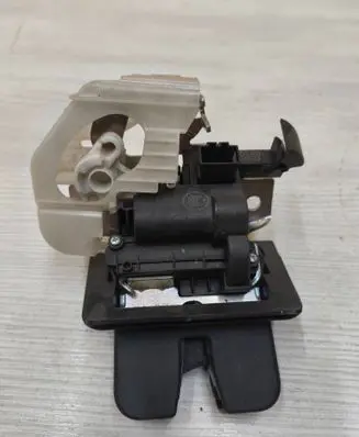 Tailgate/trunk/boot lock/catch/latch