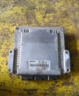 Renault Trafic II (X83) Engine control unit/module 1039S02346 8200204834 0281010633